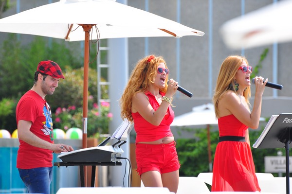 Red Party at Veer